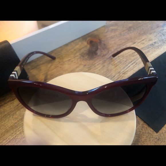 Authentic Burberry Sunglasses - Picture 2 of 7